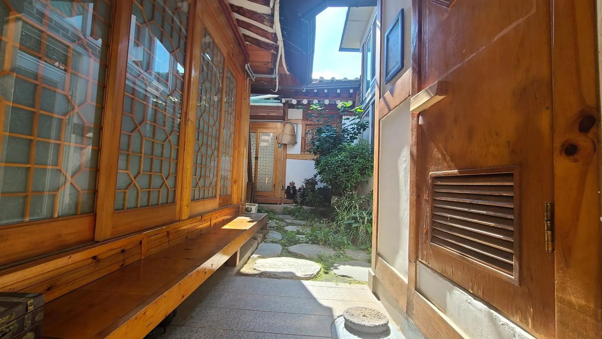 Hotel Yeonwoo House Seúl 0*,  Corea del Sur